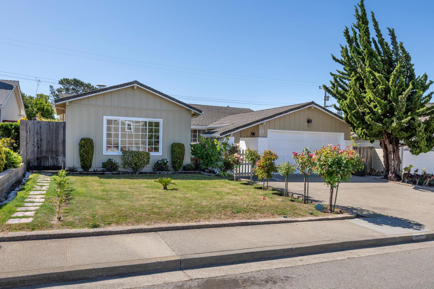 Detail Gallery Image 3 of 39 For 855 Mosswood Ln, Millbrae,  CA 94030 - 3 Beds | 2 Baths
