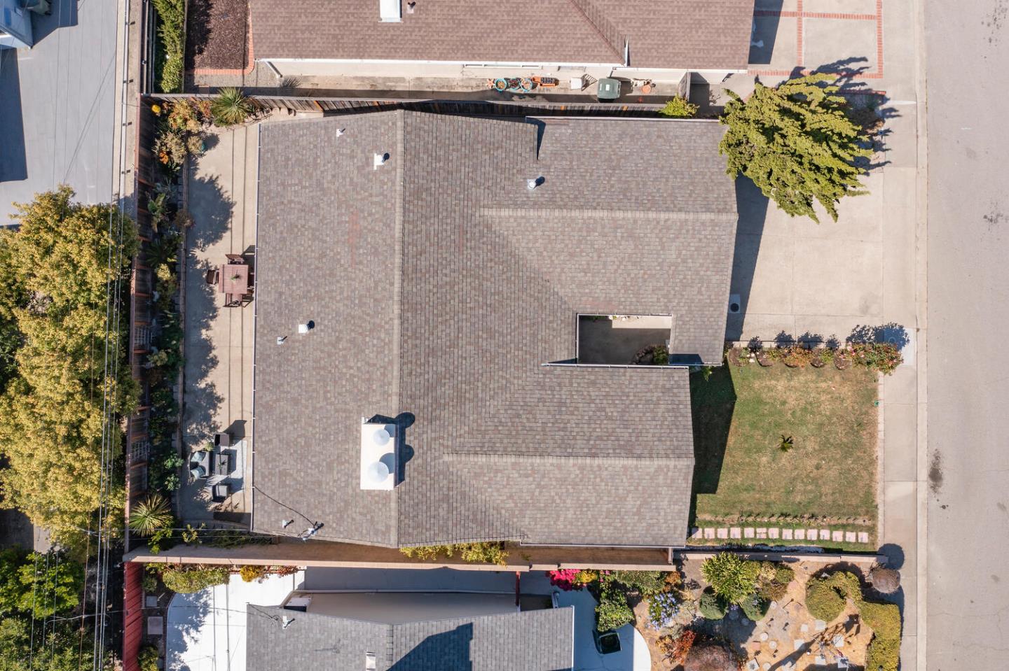 Detail Gallery Image 31 of 39 For 855 Mosswood Ln, Millbrae,  CA 94030 - 3 Beds | 2 Baths
