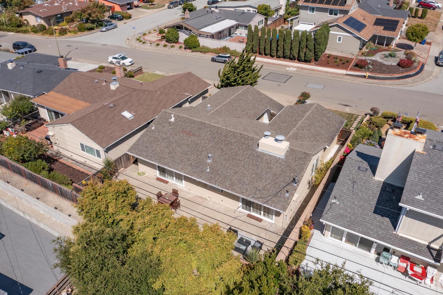 Detail Gallery Image 32 of 39 For 855 Mosswood Ln, Millbrae,  CA 94030 - 3 Beds | 2 Baths