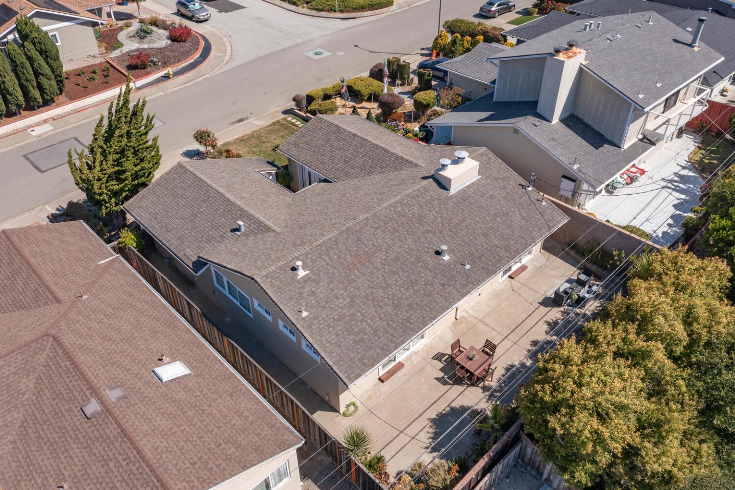 Detail Gallery Image 33 of 39 For 855 Mosswood Ln, Millbrae,  CA 94030 - 3 Beds | 2 Baths