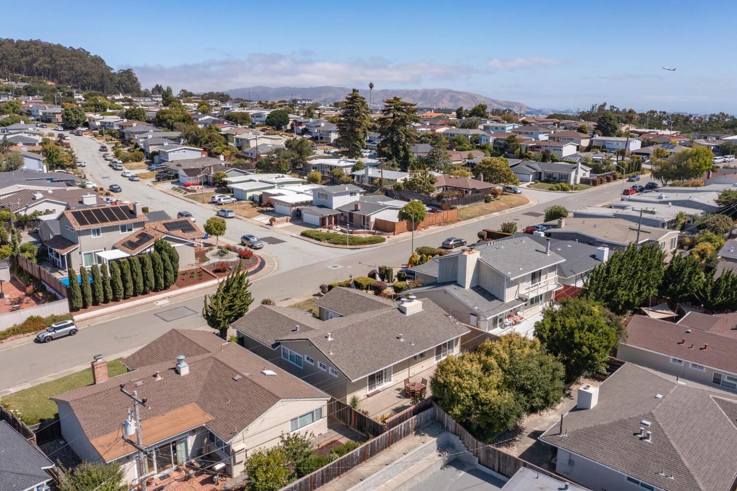 Detail Gallery Image 34 of 39 For 855 Mosswood Ln, Millbrae,  CA 94030 - 3 Beds | 2 Baths