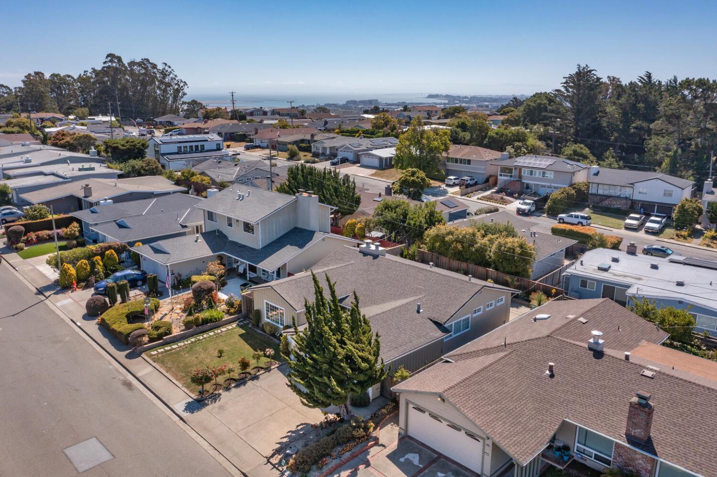 Detail Gallery Image 4 of 39 For 855 Mosswood Ln, Millbrae,  CA 94030 - 3 Beds | 2 Baths