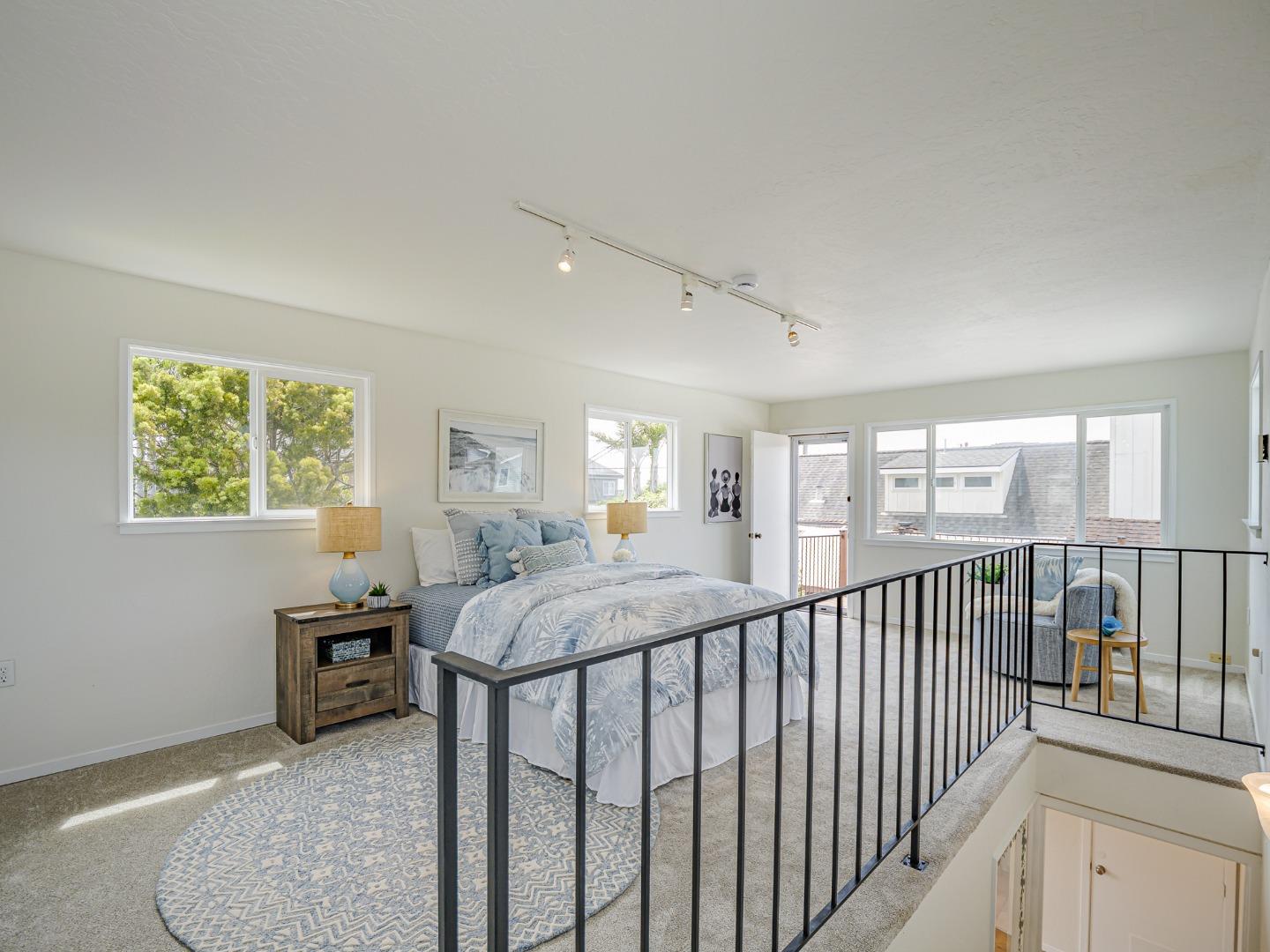 Detail Gallery Image 16 of 41 For 320 35th Ave, Santa Cruz,  CA 95062 - 3 Beds | 2 Baths