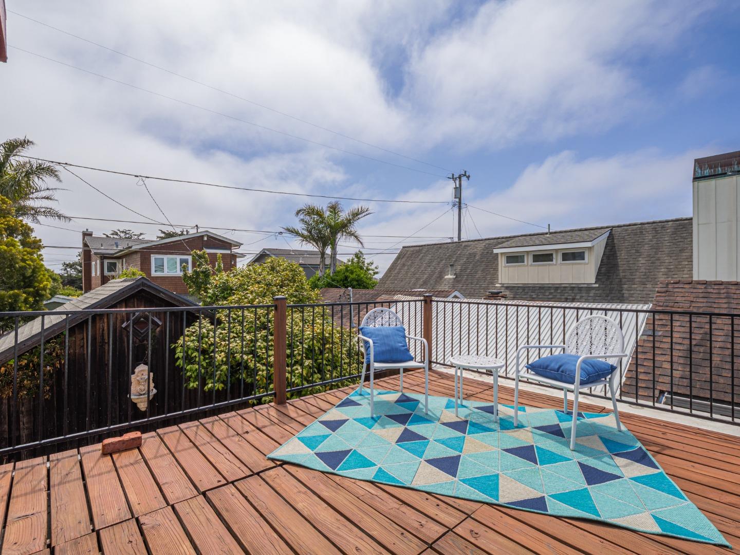 Detail Gallery Image 17 of 41 For 320 35th Ave, Santa Cruz,  CA 95062 - 3 Beds | 2 Baths