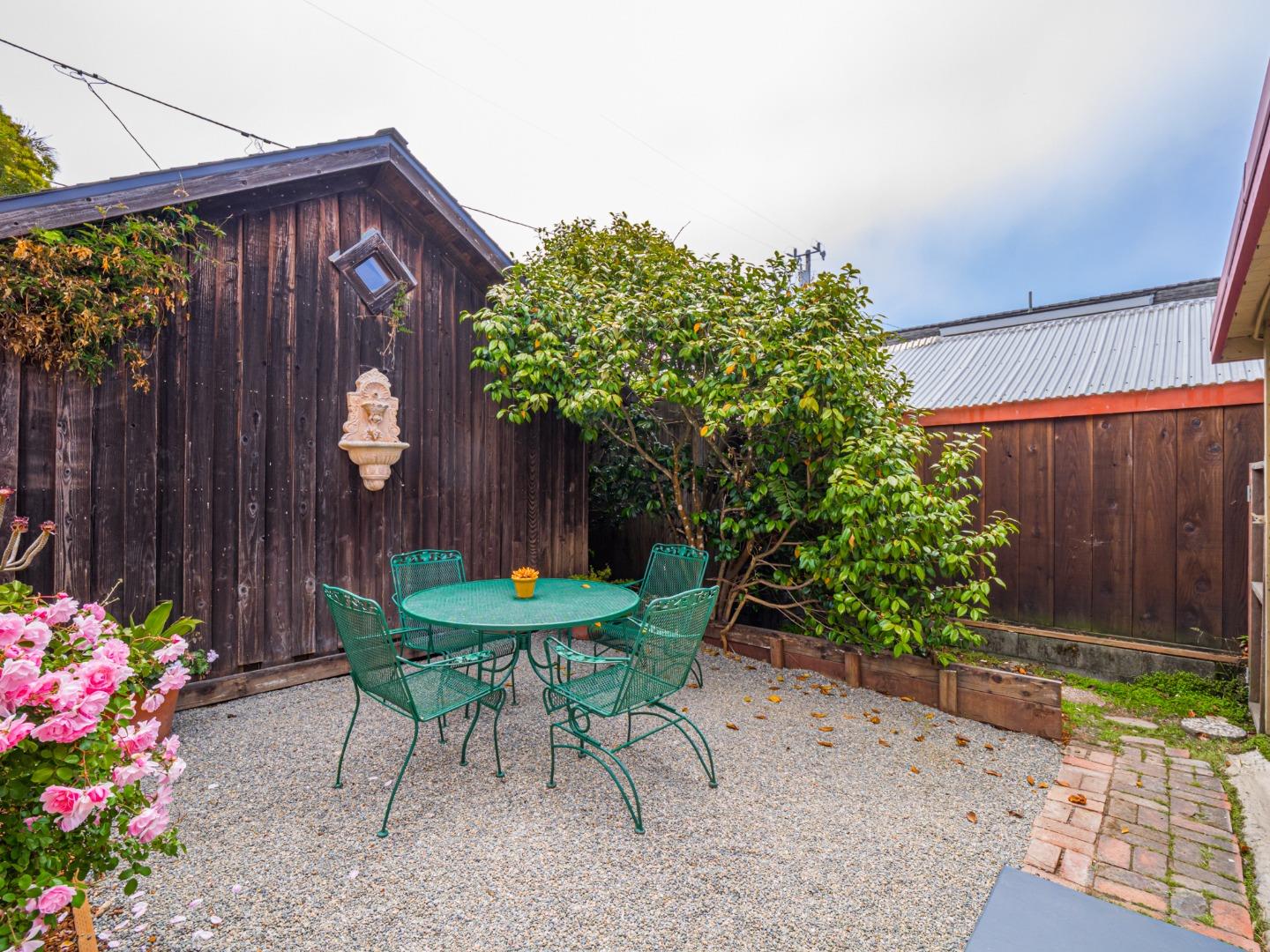 Detail Gallery Image 18 of 41 For 320 35th Ave, Santa Cruz,  CA 95062 - 3 Beds | 2 Baths