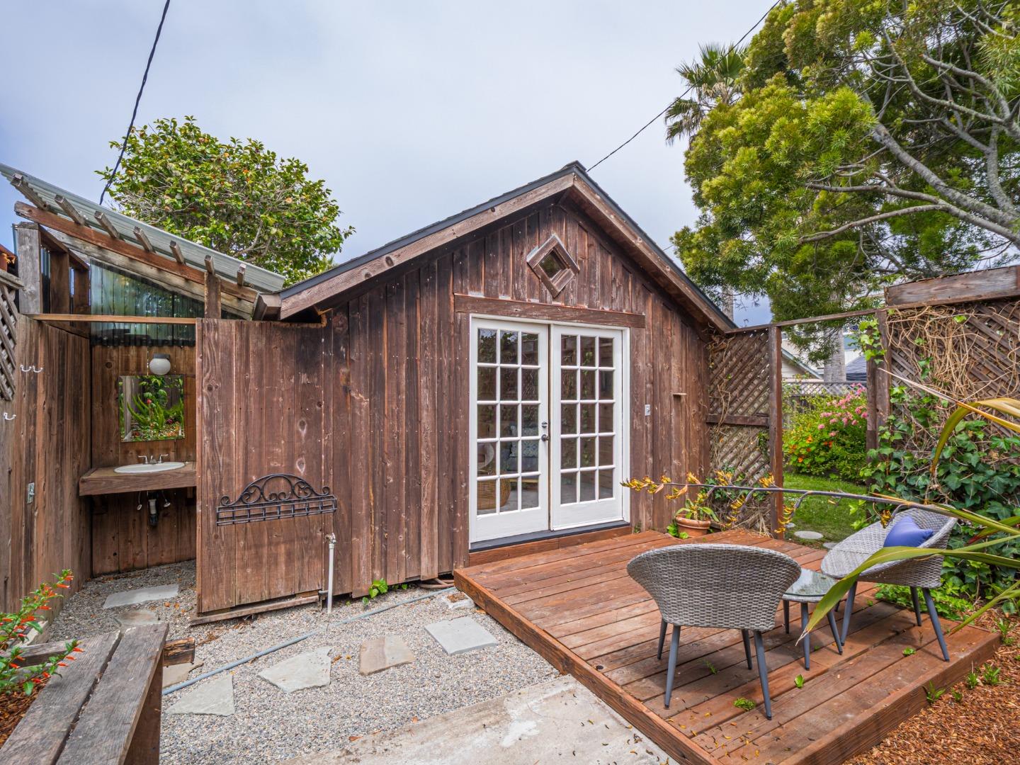 Detail Gallery Image 19 of 41 For 320 35th Ave, Santa Cruz,  CA 95062 - 3 Beds | 2 Baths