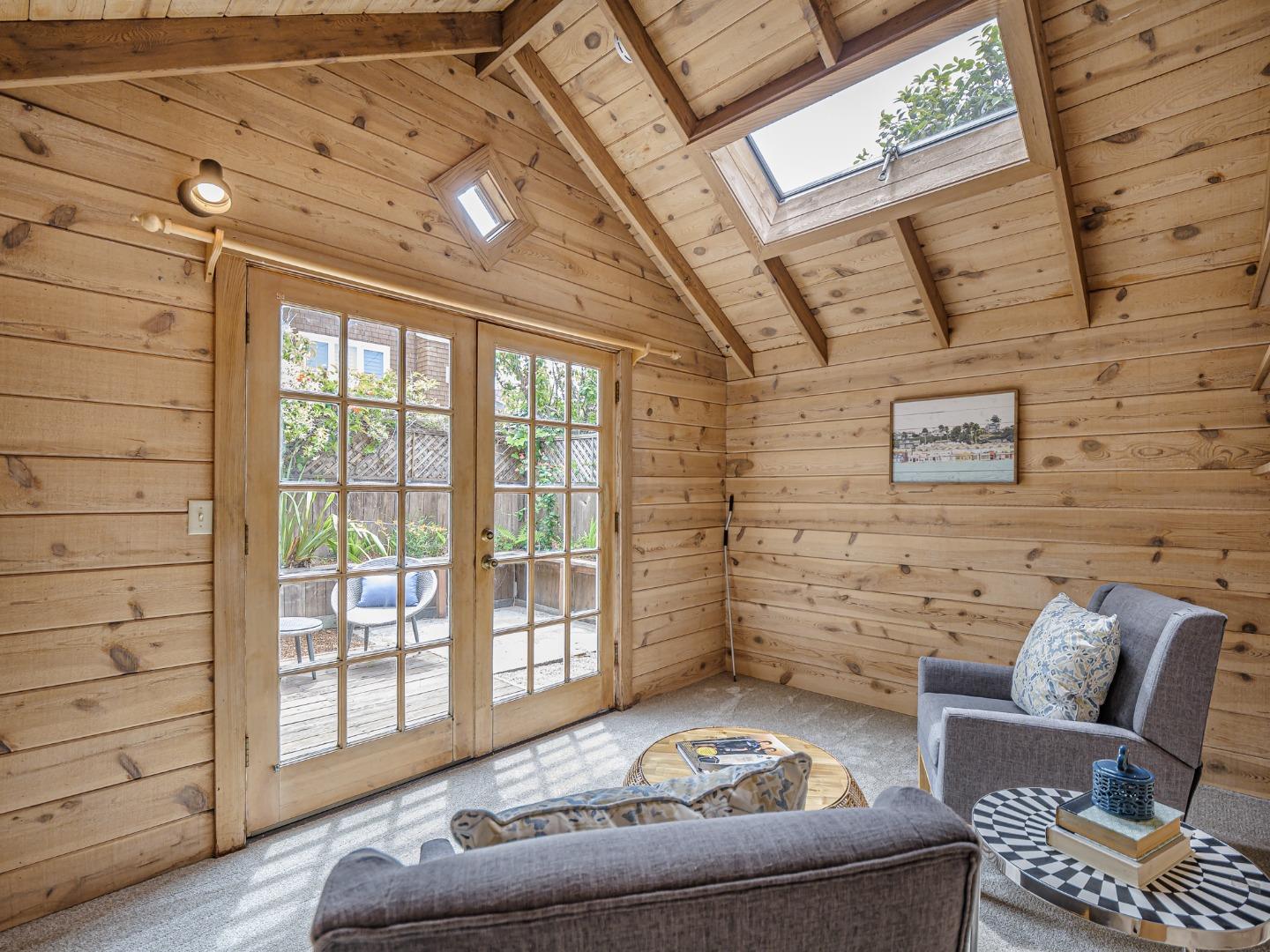 Detail Gallery Image 21 of 41 For 320 35th Ave, Santa Cruz,  CA 95062 - 3 Beds | 2 Baths