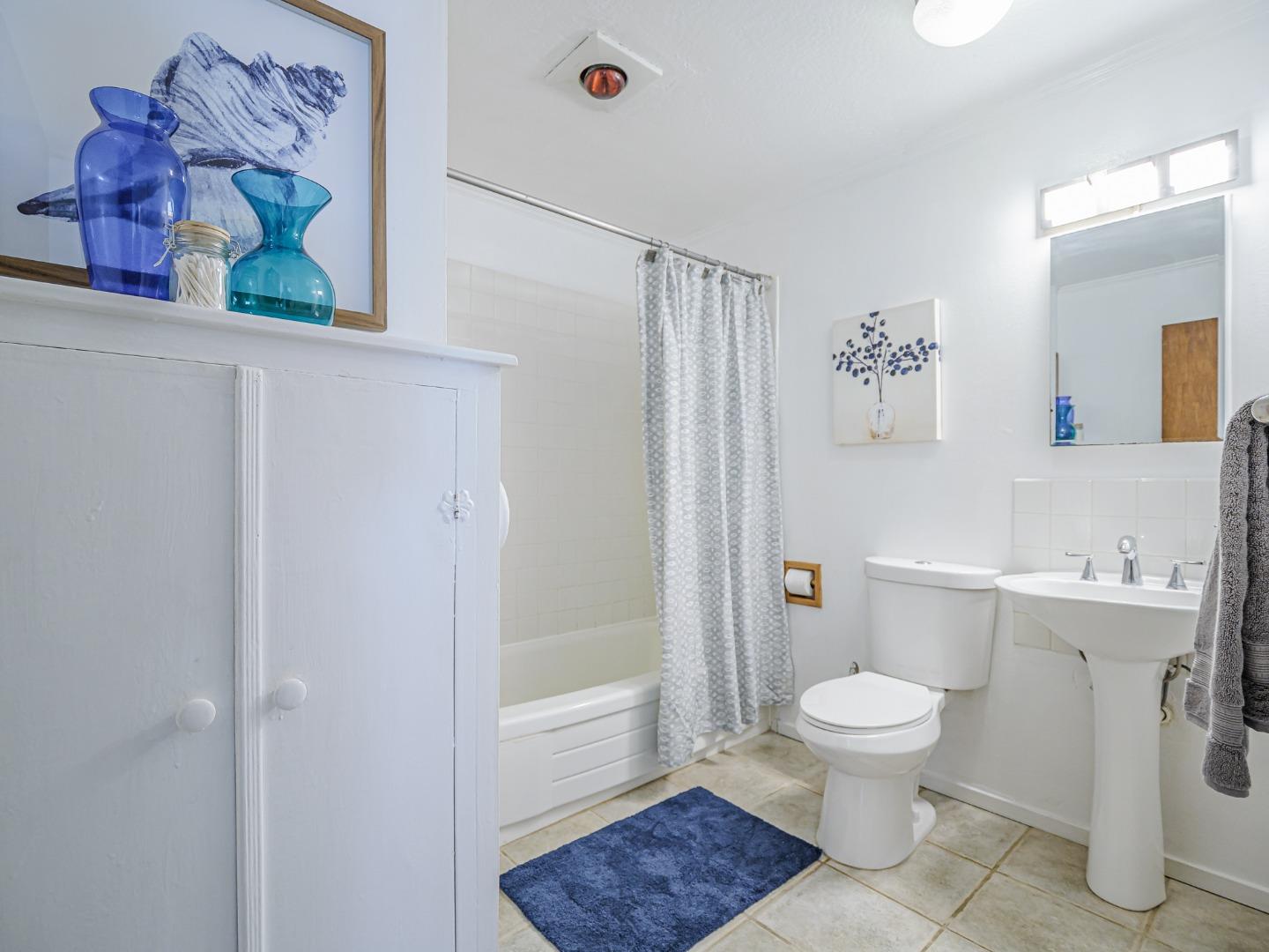 Detail Gallery Image 23 of 41 For 320 35th Ave, Santa Cruz,  CA 95062 - 3 Beds | 2 Baths