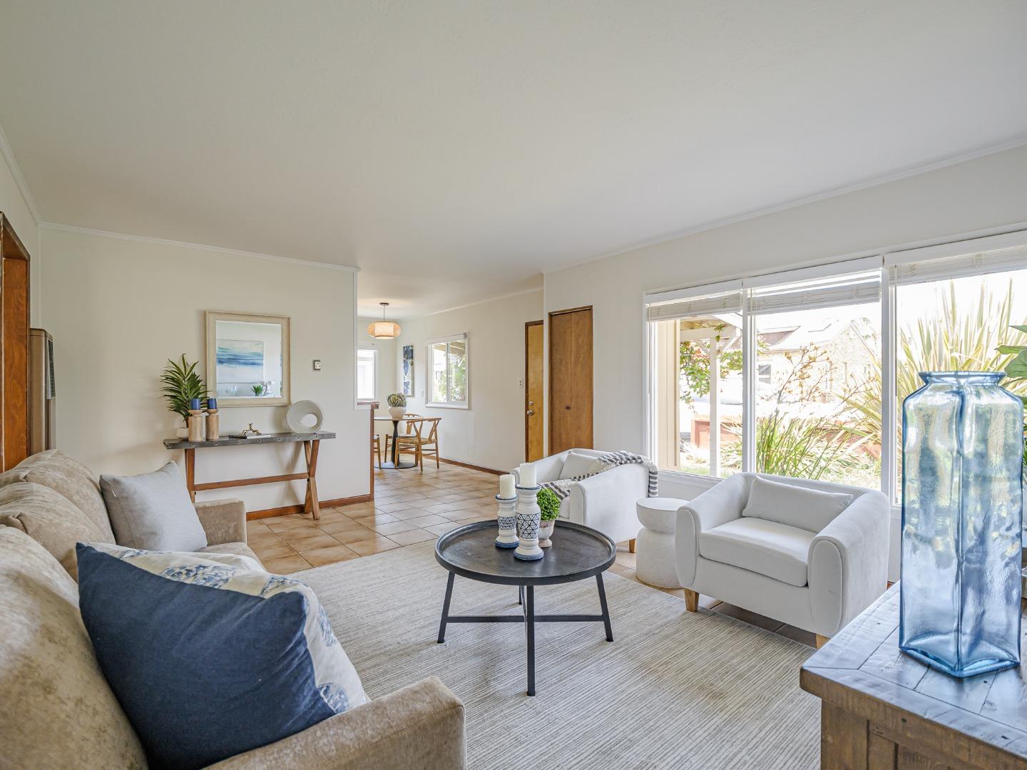 Detail Gallery Image 3 of 41 For 320 35th Ave, Santa Cruz,  CA 95062 - 3 Beds | 2 Baths