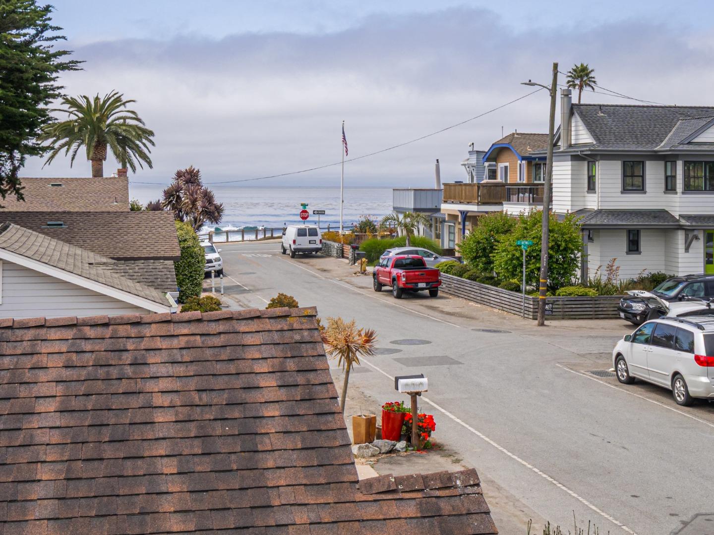 Detail Gallery Image 31 of 41 For 320 35th Ave, Santa Cruz,  CA 95062 - 3 Beds | 2 Baths