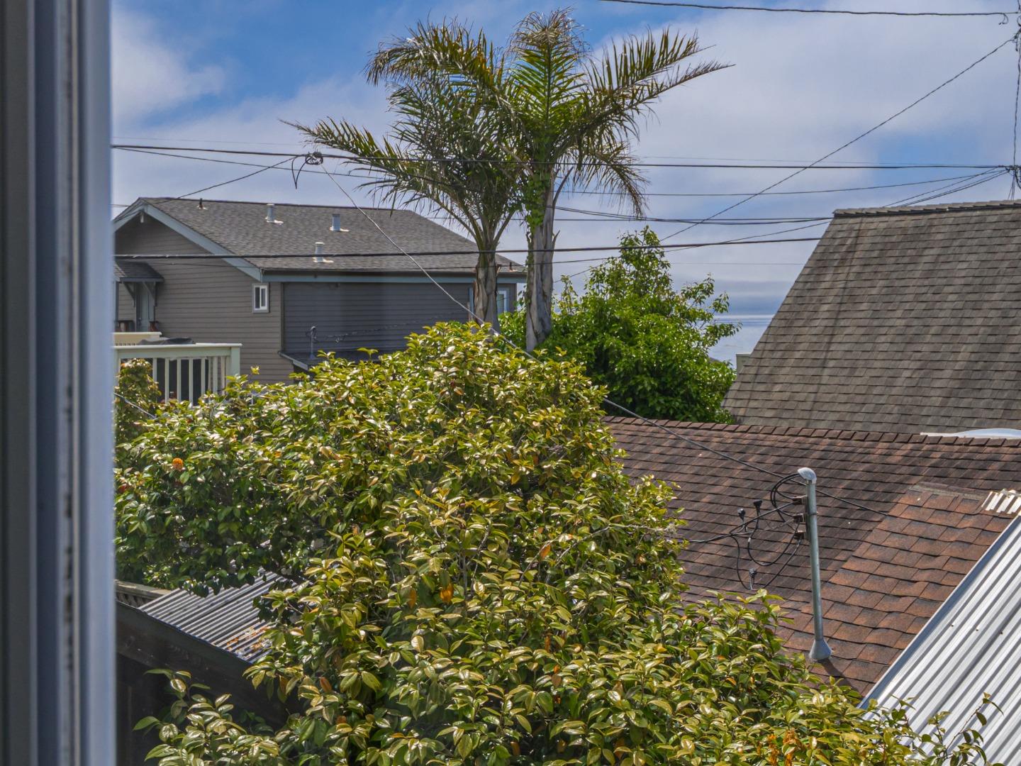 Detail Gallery Image 32 of 41 For 320 35th Ave, Santa Cruz,  CA 95062 - 3 Beds | 2 Baths