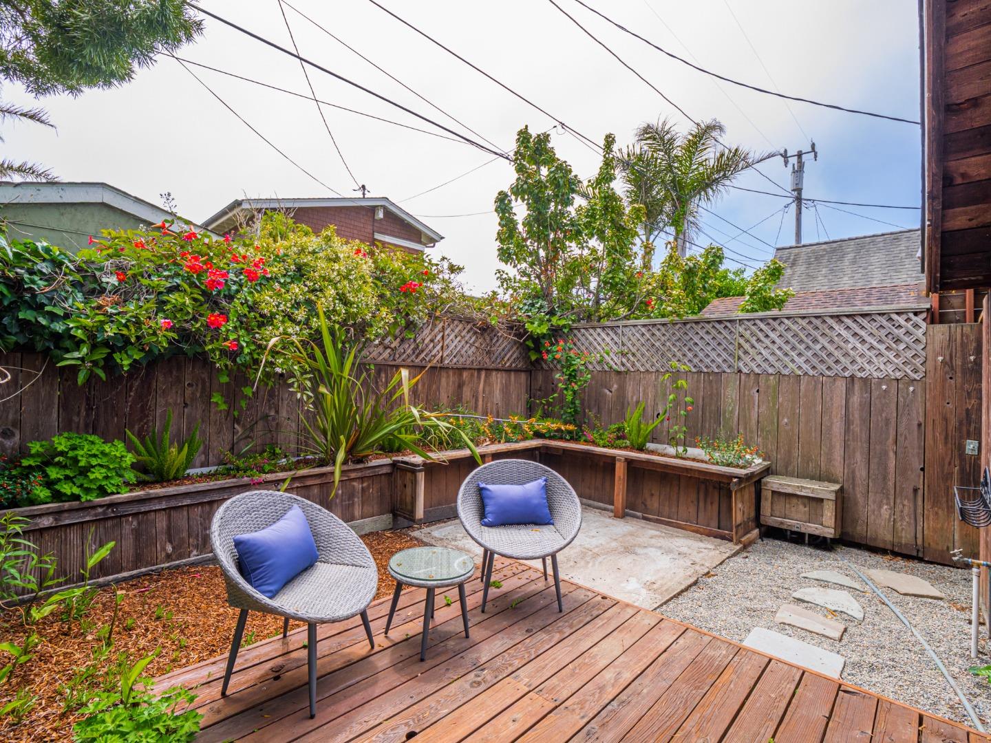 Detail Gallery Image 34 of 41 For 320 35th Ave, Santa Cruz,  CA 95062 - 3 Beds | 2 Baths