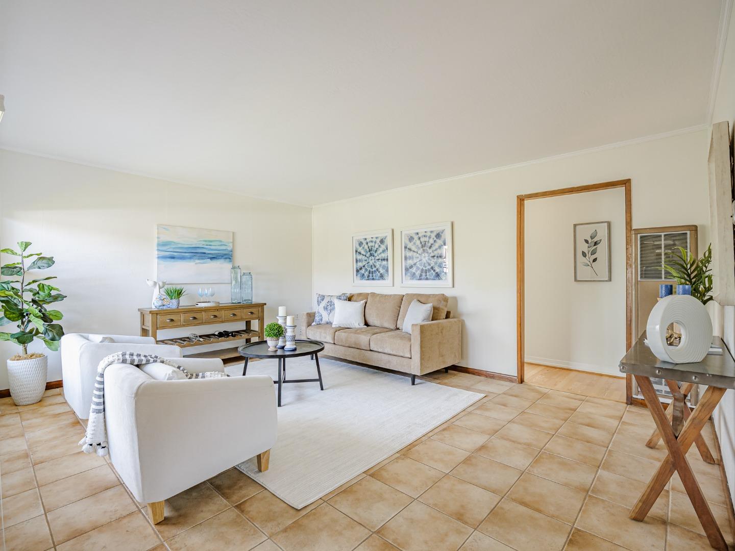 Detail Gallery Image 4 of 41 For 320 35th Ave, Santa Cruz,  CA 95062 - 3 Beds | 2 Baths