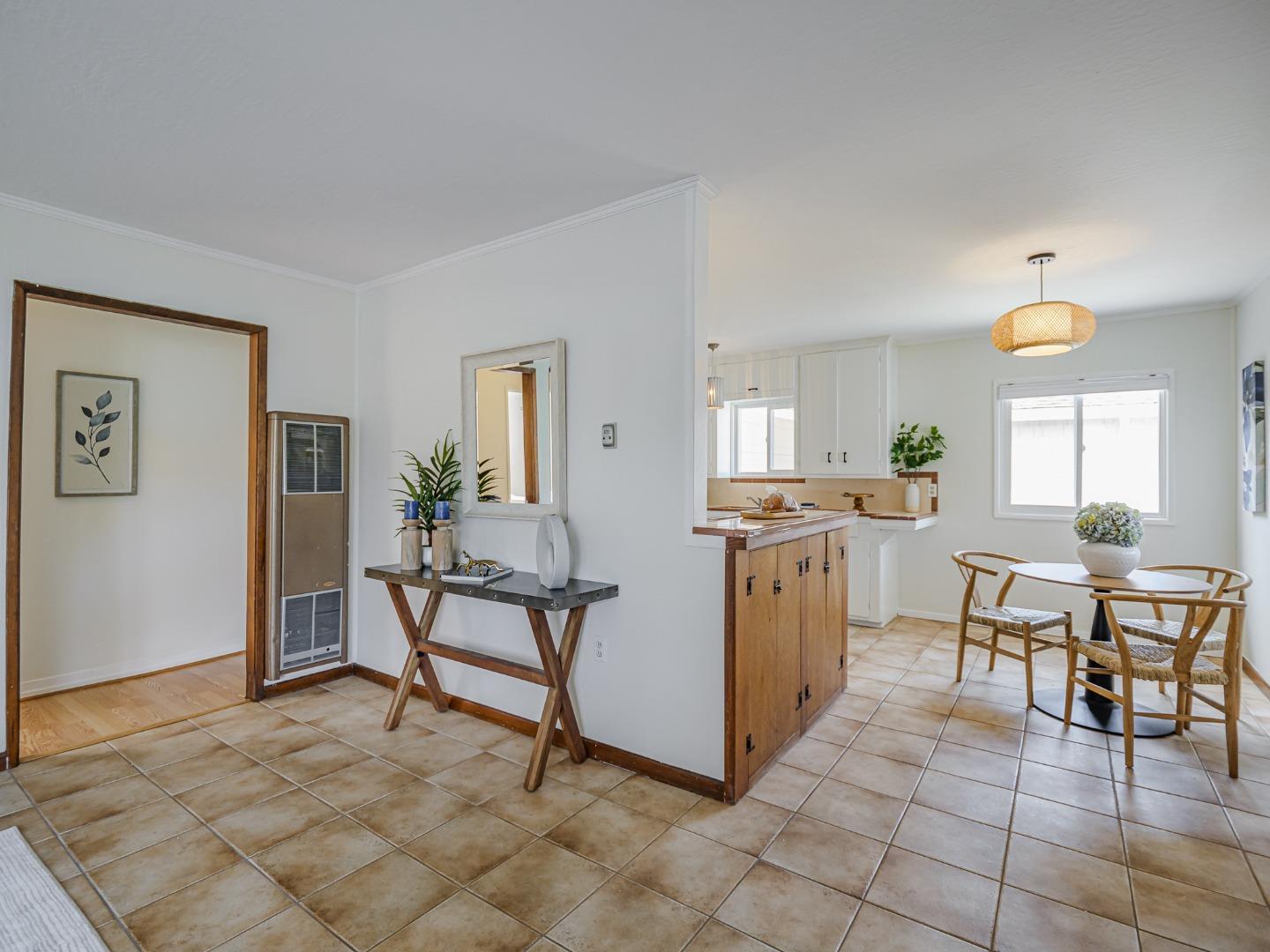 Detail Gallery Image 6 of 41 For 320 35th Ave, Santa Cruz,  CA 95062 - 3 Beds | 2 Baths