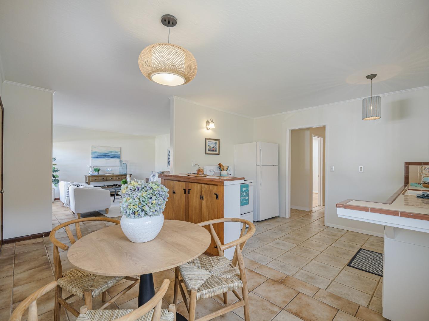 Detail Gallery Image 7 of 41 For 320 35th Ave, Santa Cruz,  CA 95062 - 3 Beds | 2 Baths