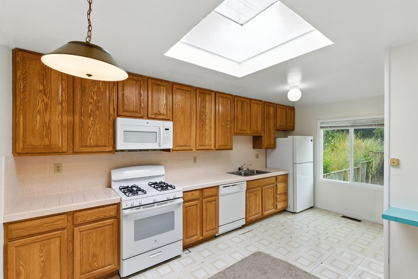 Detail Gallery Image 9 of 23 For 662 Colby St, San Francisco,  CA 94134 - 3 Beds | 2 Baths