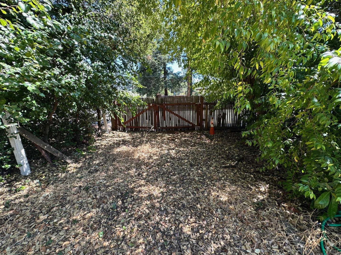 Detail Gallery Image 12 of 15 For 399 Hawthorne Ave, Los Altos,  CA 94022 - 3 Beds | 2/1 Baths