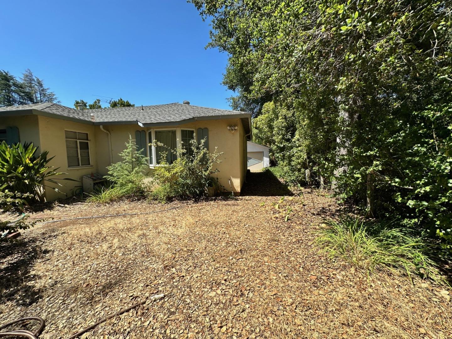 Detail Gallery Image 13 of 15 For 399 Hawthorne Ave, Los Altos,  CA 94022 - 3 Beds | 2/1 Baths