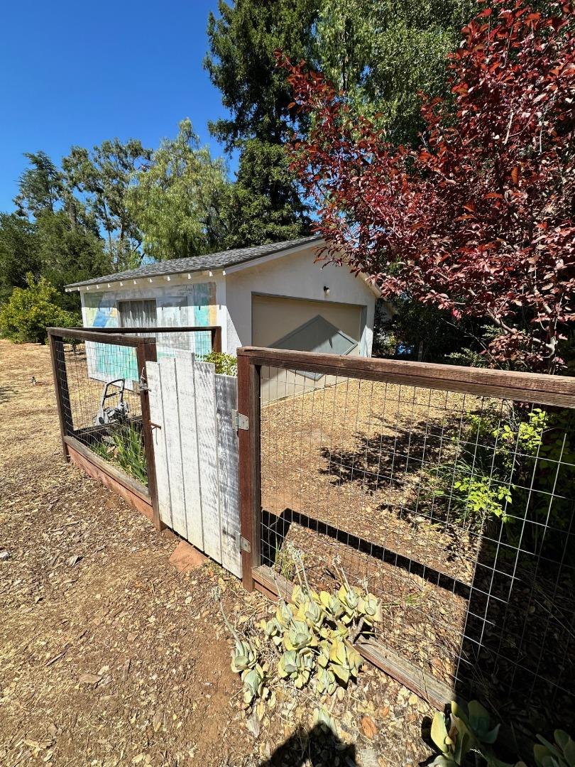 Detail Gallery Image 4 of 15 For 399 Hawthorne Ave, Los Altos,  CA 94022 - 3 Beds | 2/1 Baths