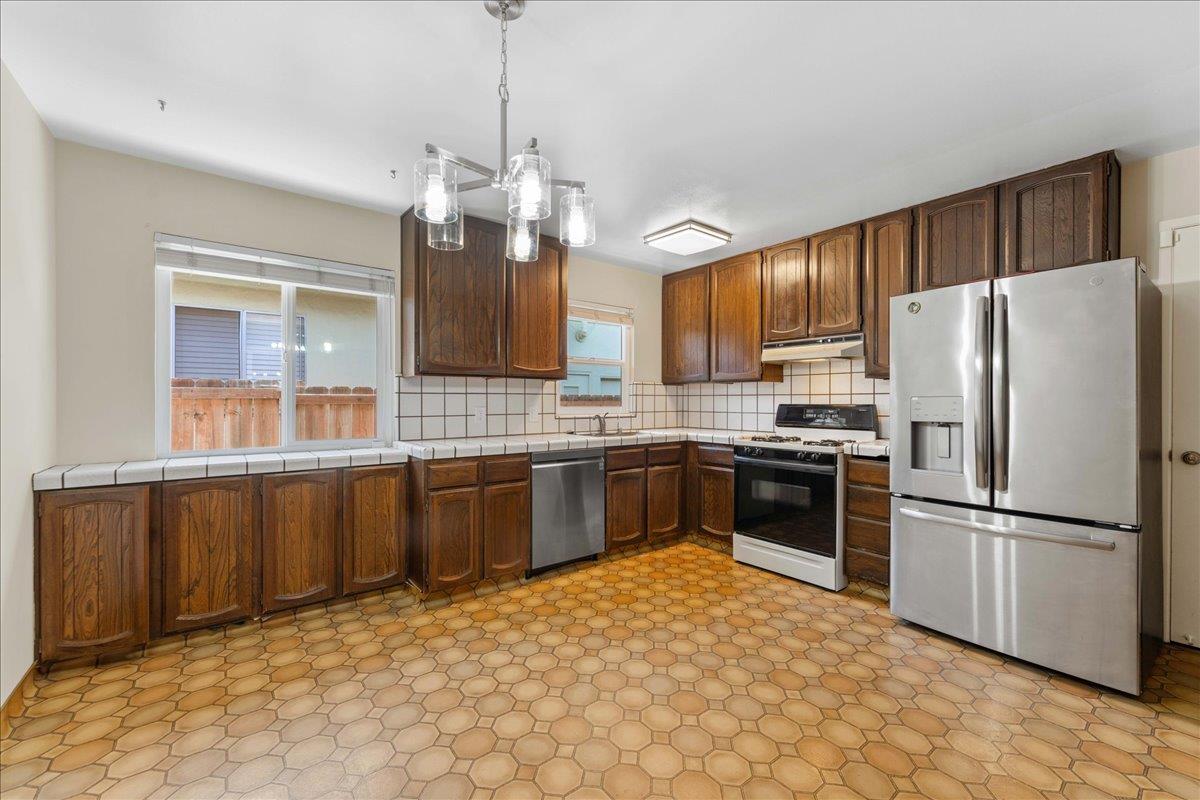 Detail Gallery Image 5 of 15 For 530 Western Dr, Santa Cruz,  CA 95060 - 3 Beds | 2 Baths