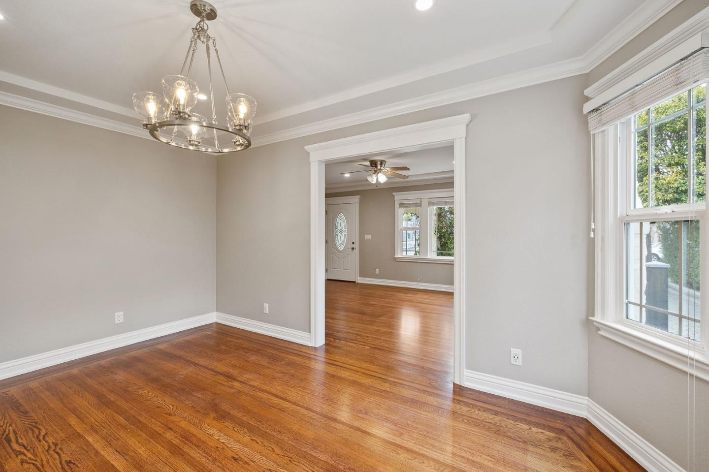 Detail Gallery Image 13 of 39 For 711 Laurel Ave a,  Burlingame,  CA 94010 - 2 Beds | 2 Baths