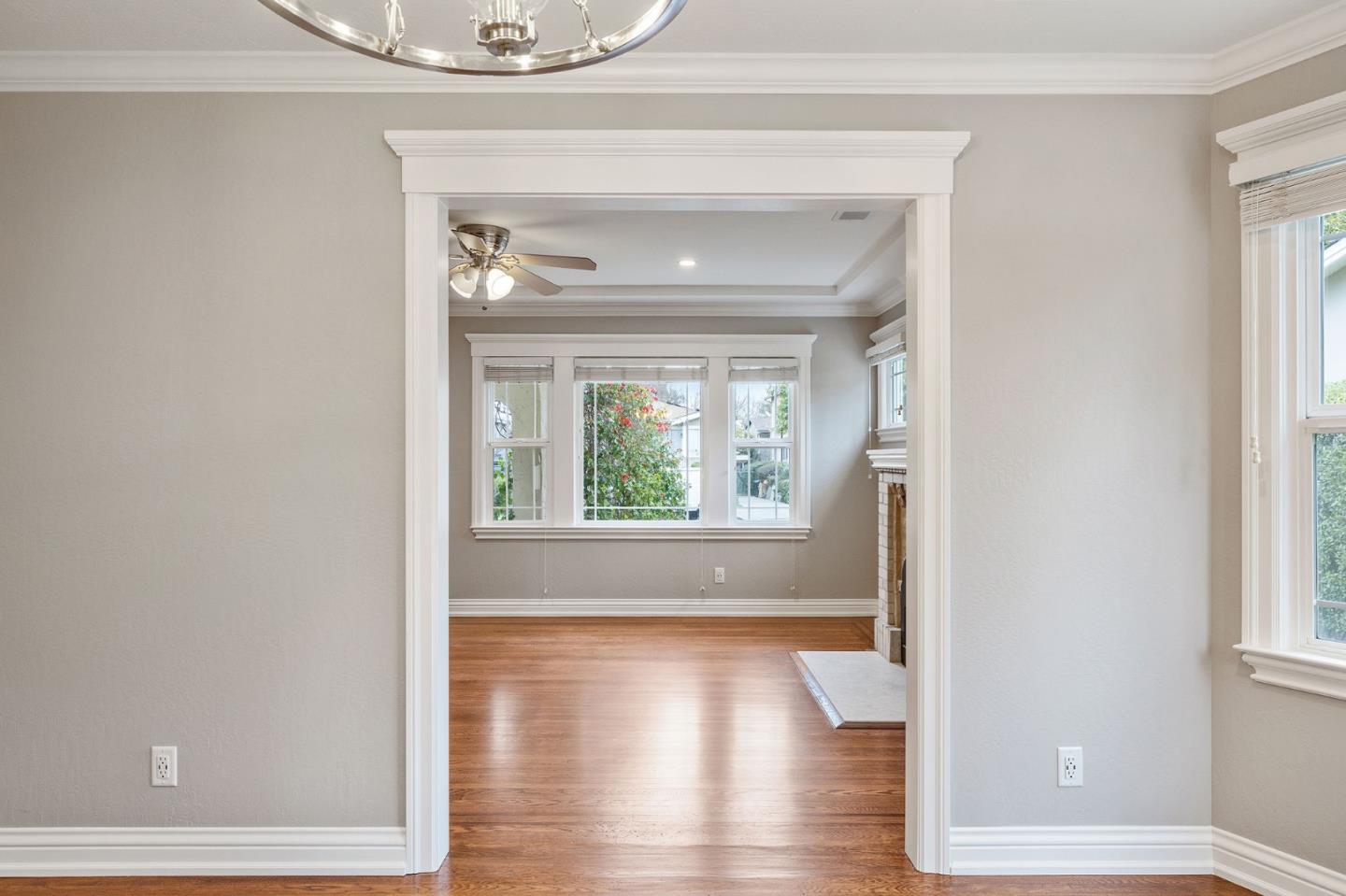 Detail Gallery Image 15 of 39 For 711 Laurel Ave a,  Burlingame,  CA 94010 - 2 Beds | 2 Baths