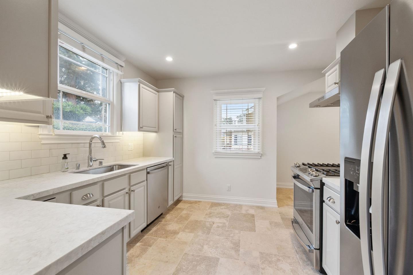 Detail Gallery Image 16 of 39 For 711 Laurel Ave a,  Burlingame,  CA 94010 - 2 Beds | 2 Baths