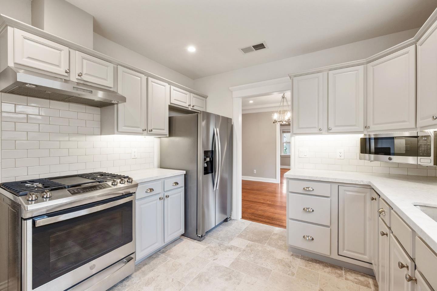 Detail Gallery Image 18 of 39 For 711 Laurel Ave a,  Burlingame,  CA 94010 - 2 Beds | 2 Baths