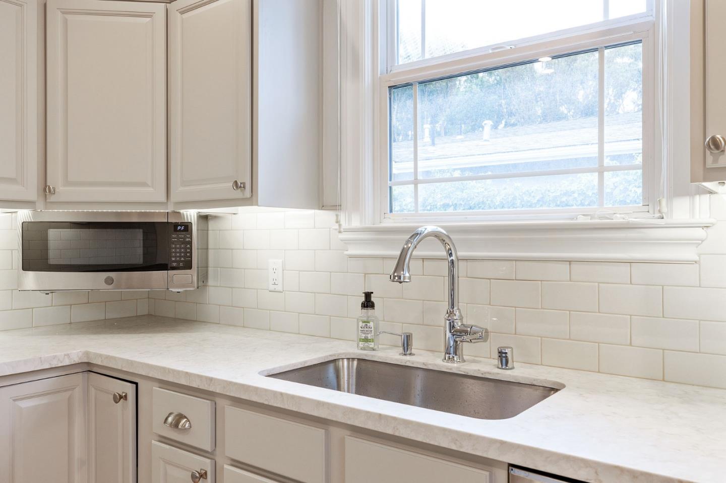 Detail Gallery Image 19 of 39 For 711 Laurel Ave a,  Burlingame,  CA 94010 - 2 Beds | 2 Baths
