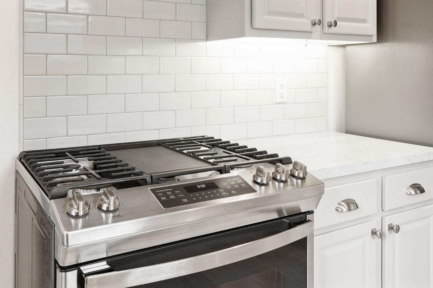 Detail Gallery Image 20 of 39 For 711 Laurel Ave a,  Burlingame,  CA 94010 - 2 Beds | 2 Baths