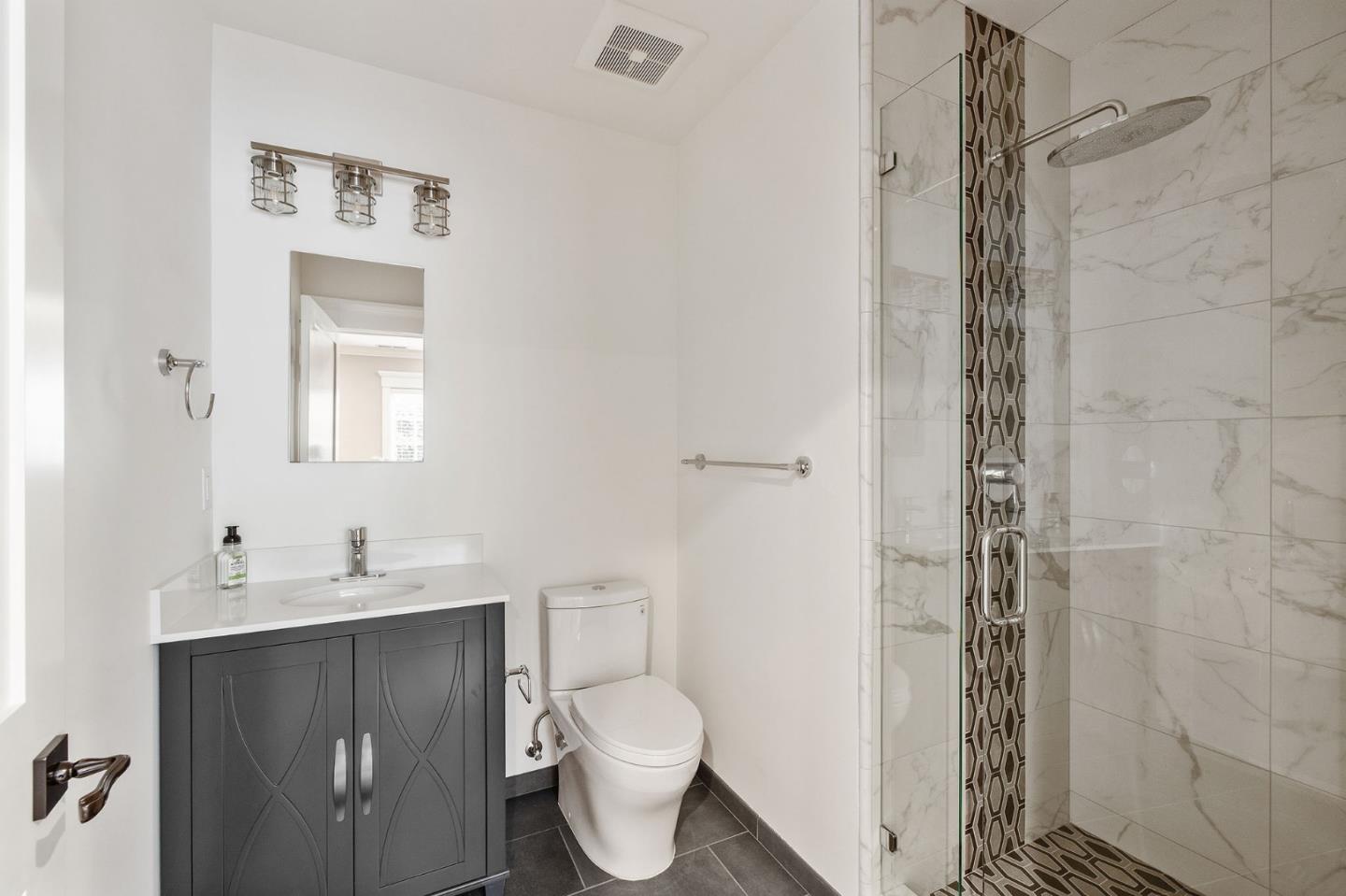 Detail Gallery Image 25 of 39 For 711 Laurel Ave a,  Burlingame,  CA 94010 - 2 Beds | 2 Baths