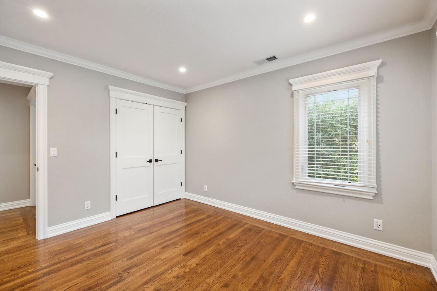 Detail Gallery Image 30 of 39 For 711 Laurel Ave a,  Burlingame,  CA 94010 - 2 Beds | 2 Baths
