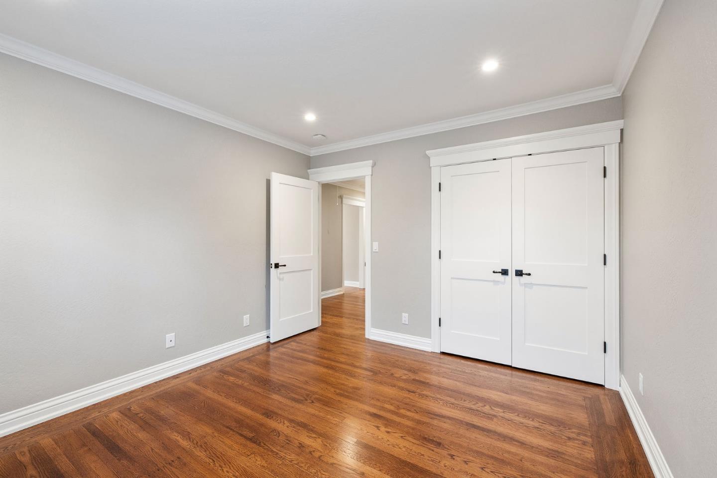 Detail Gallery Image 31 of 39 For 711 Laurel Ave a,  Burlingame,  CA 94010 - 2 Beds | 2 Baths