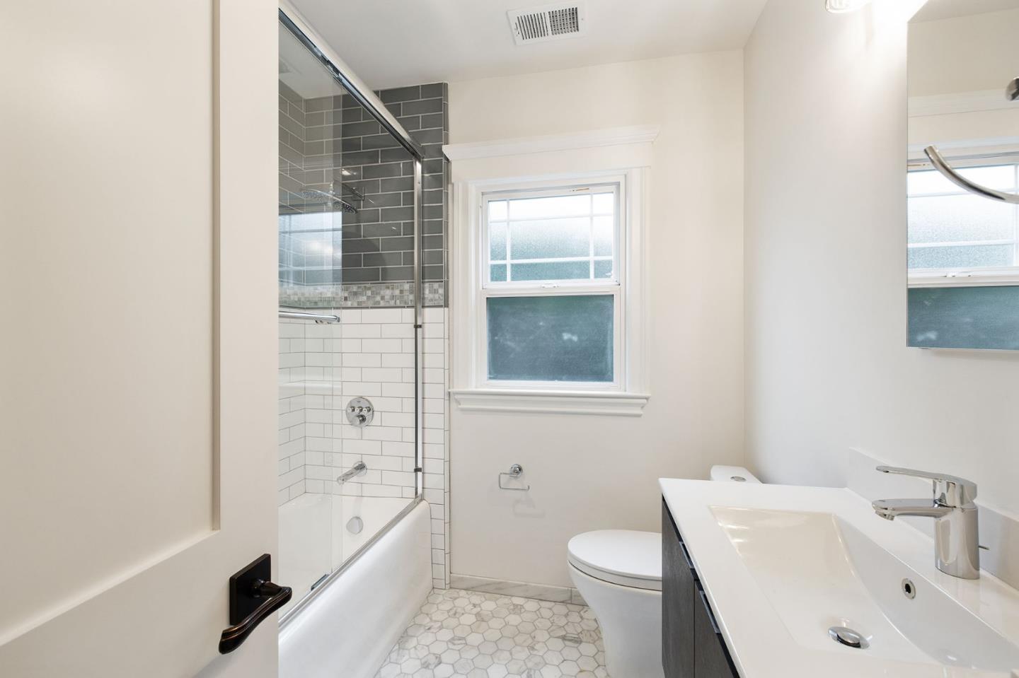 Detail Gallery Image 32 of 39 For 711 Laurel Ave a,  Burlingame,  CA 94010 - 2 Beds | 2 Baths