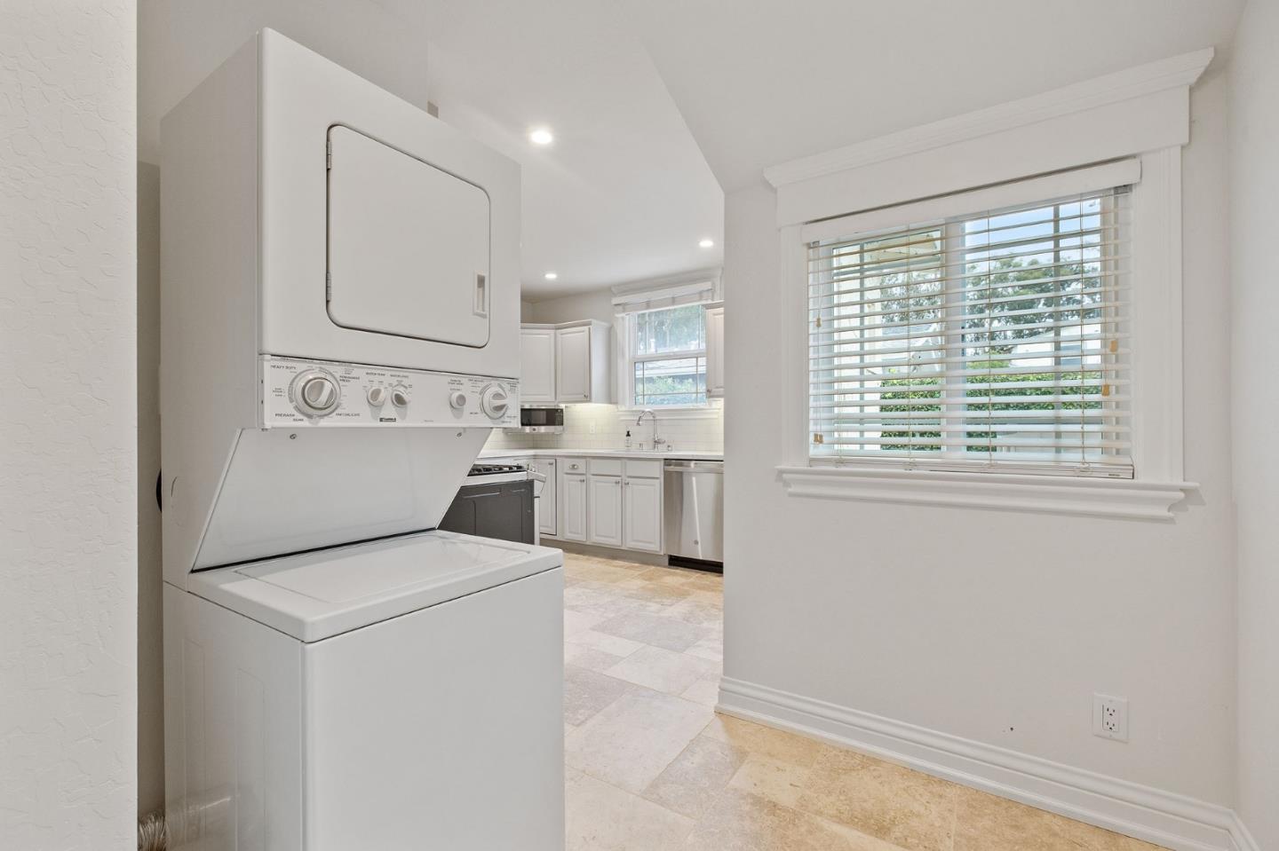 Detail Gallery Image 37 of 39 For 711 Laurel Ave a,  Burlingame,  CA 94010 - 2 Beds | 2 Baths