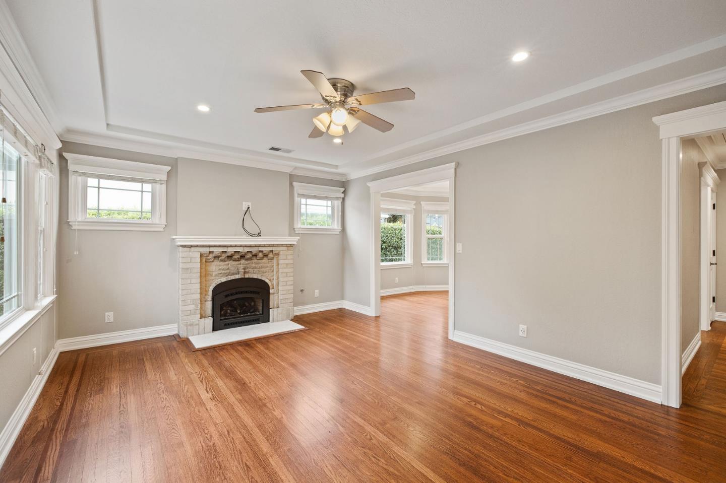 Detail Gallery Image 5 of 39 For 711 Laurel Ave a,  Burlingame,  CA 94010 - 2 Beds | 2 Baths