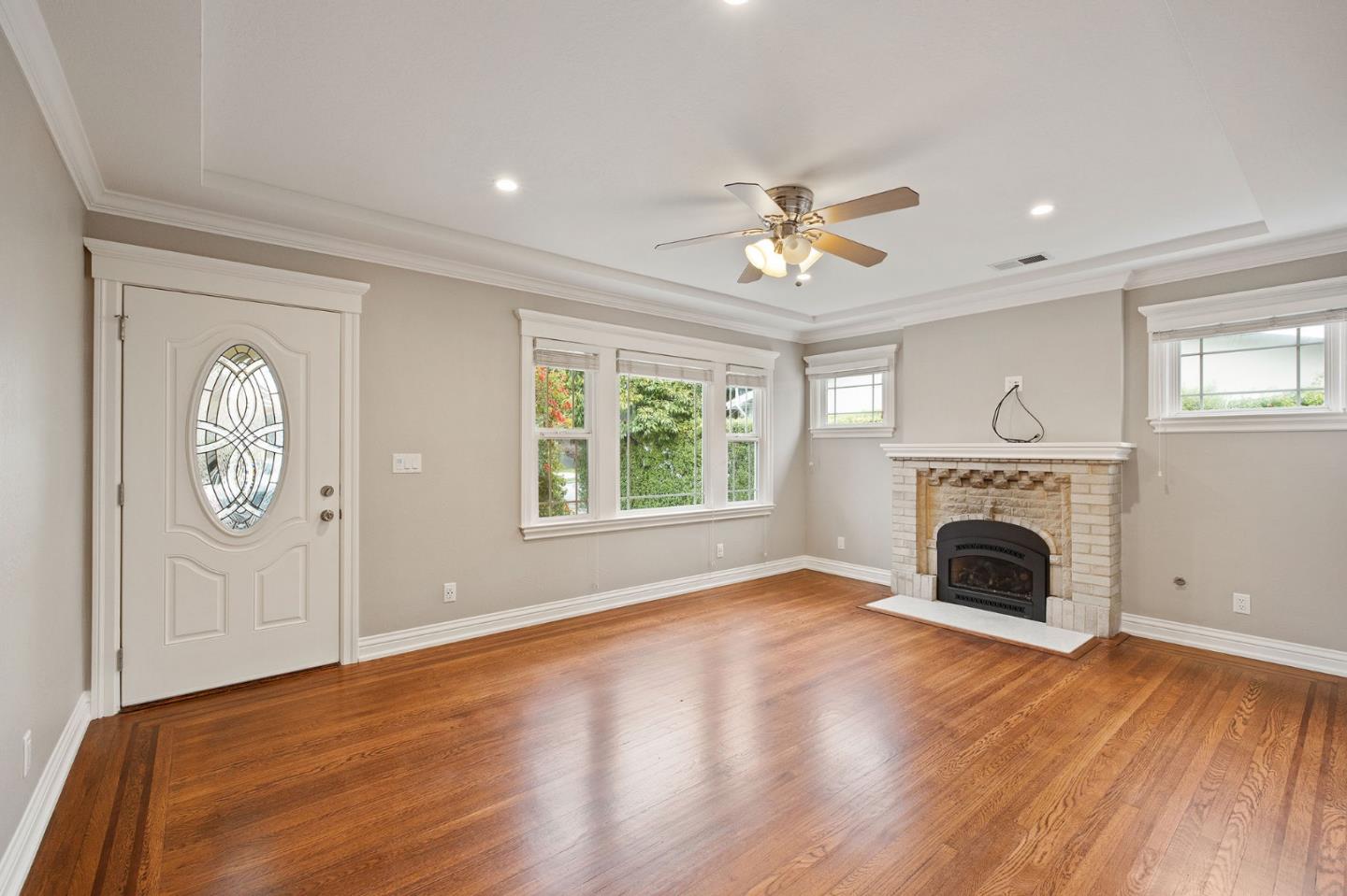 Detail Gallery Image 7 of 39 For 711 Laurel Ave a,  Burlingame,  CA 94010 - 2 Beds | 2 Baths