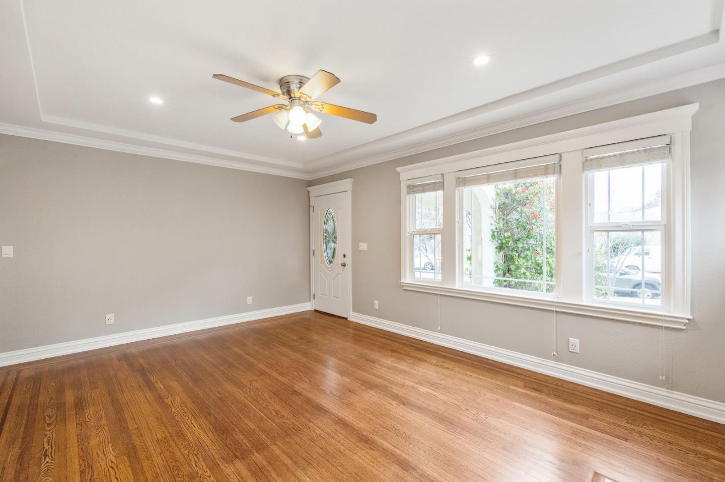 Detail Gallery Image 9 of 39 For 711 Laurel Ave a,  Burlingame,  CA 94010 - 2 Beds | 2 Baths