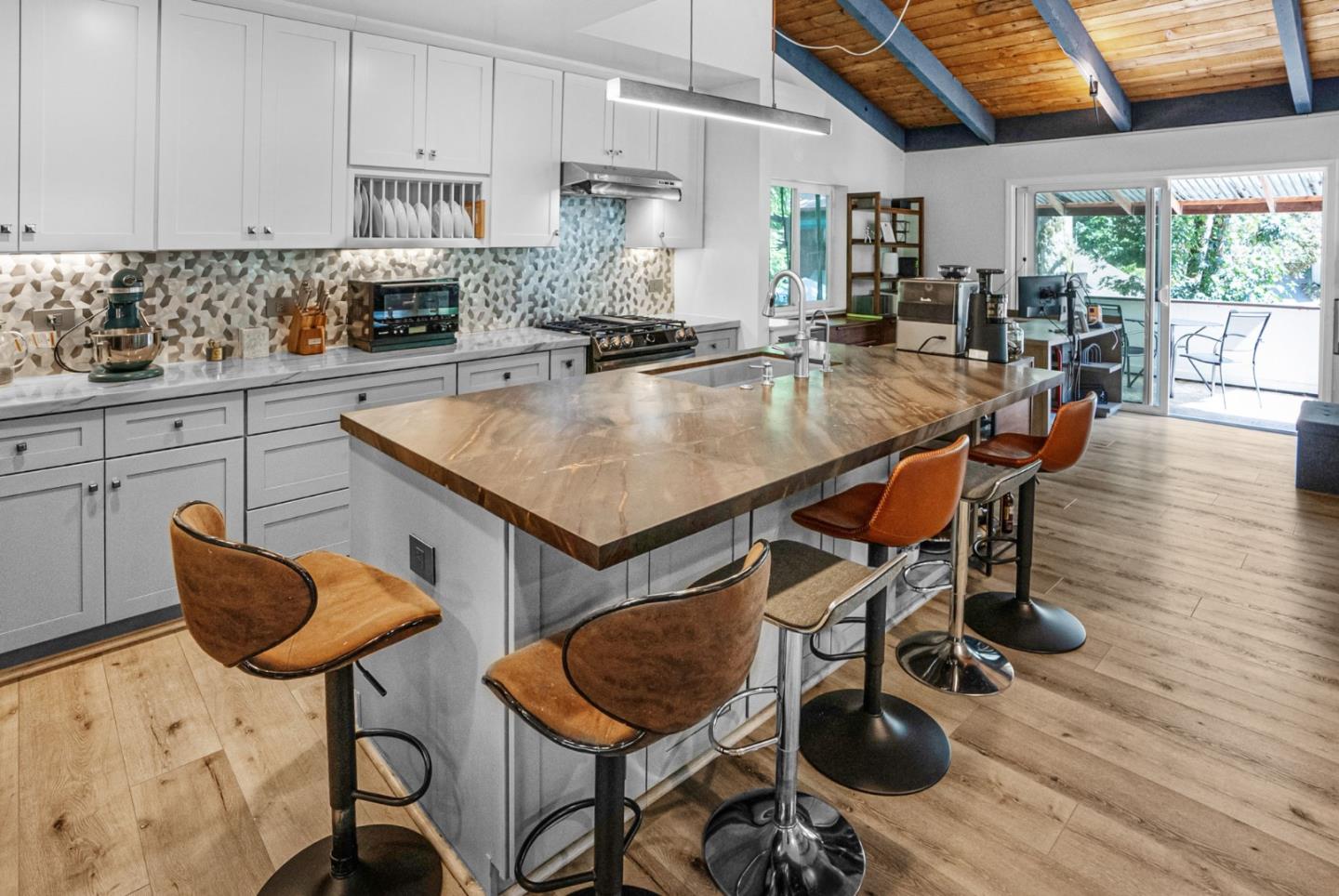Detail Gallery Image 11 of 36 For 19150 Beardsley Rd, Los Gatos,  CA 95033 - 2 Beds | 2 Baths
