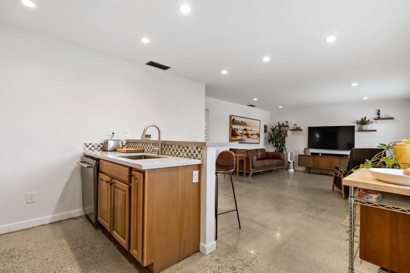 Detail Gallery Image 14 of 58 For 1435 Ruby Ct #1,  Capitola,  CA 95010 - 2 Beds | 1 Baths