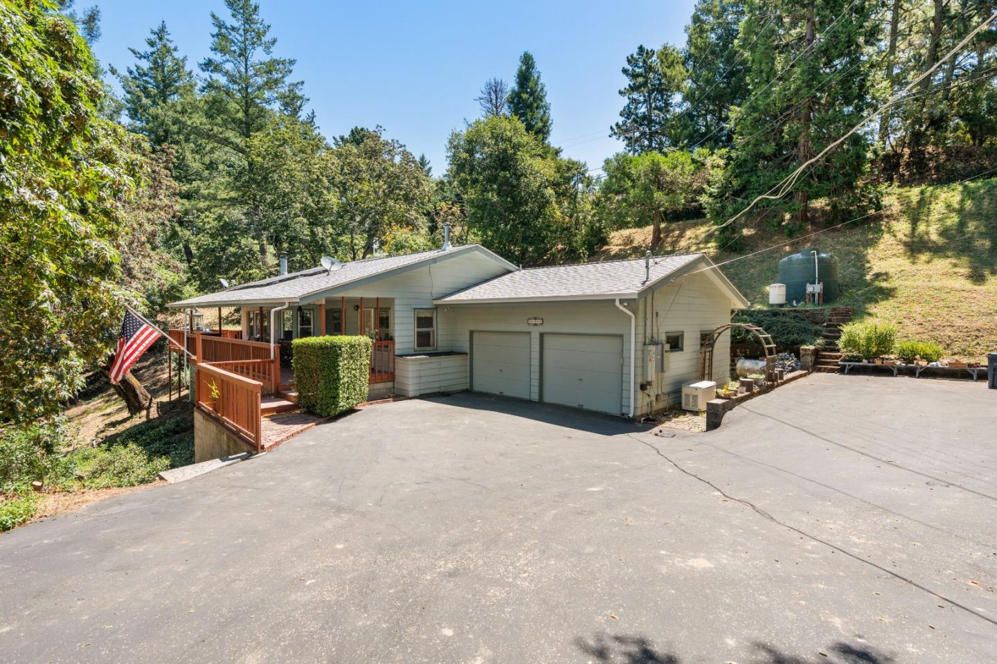Detail Gallery Image 1 of 18 For 24905 Skyland Rd, Los Gatos,  CA 95033 - 3 Beds | 2 Baths