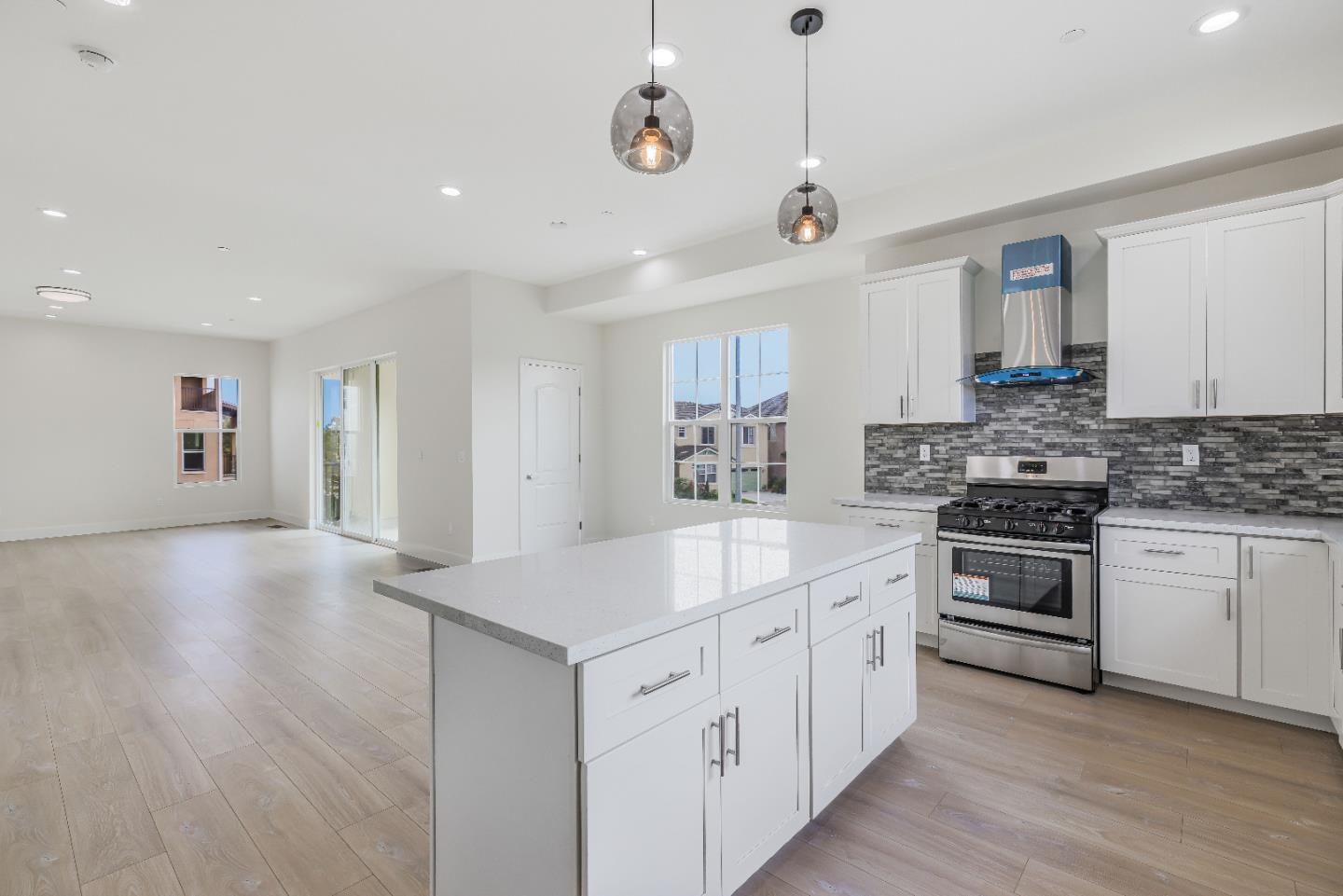Detail Gallery Image 11 of 87 For 401 San Luis Ave, Watsonville,  CA 95076 - 3 Beds | 3/1 Baths