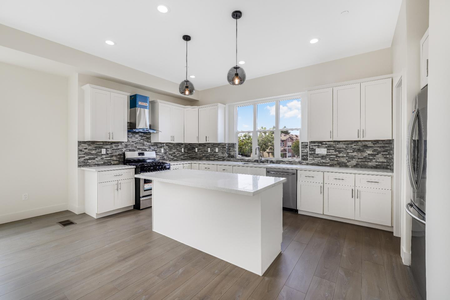 Detail Gallery Image 14 of 87 For 401 San Luis Ave, Watsonville,  CA 95076 - 3 Beds | 3/1 Baths