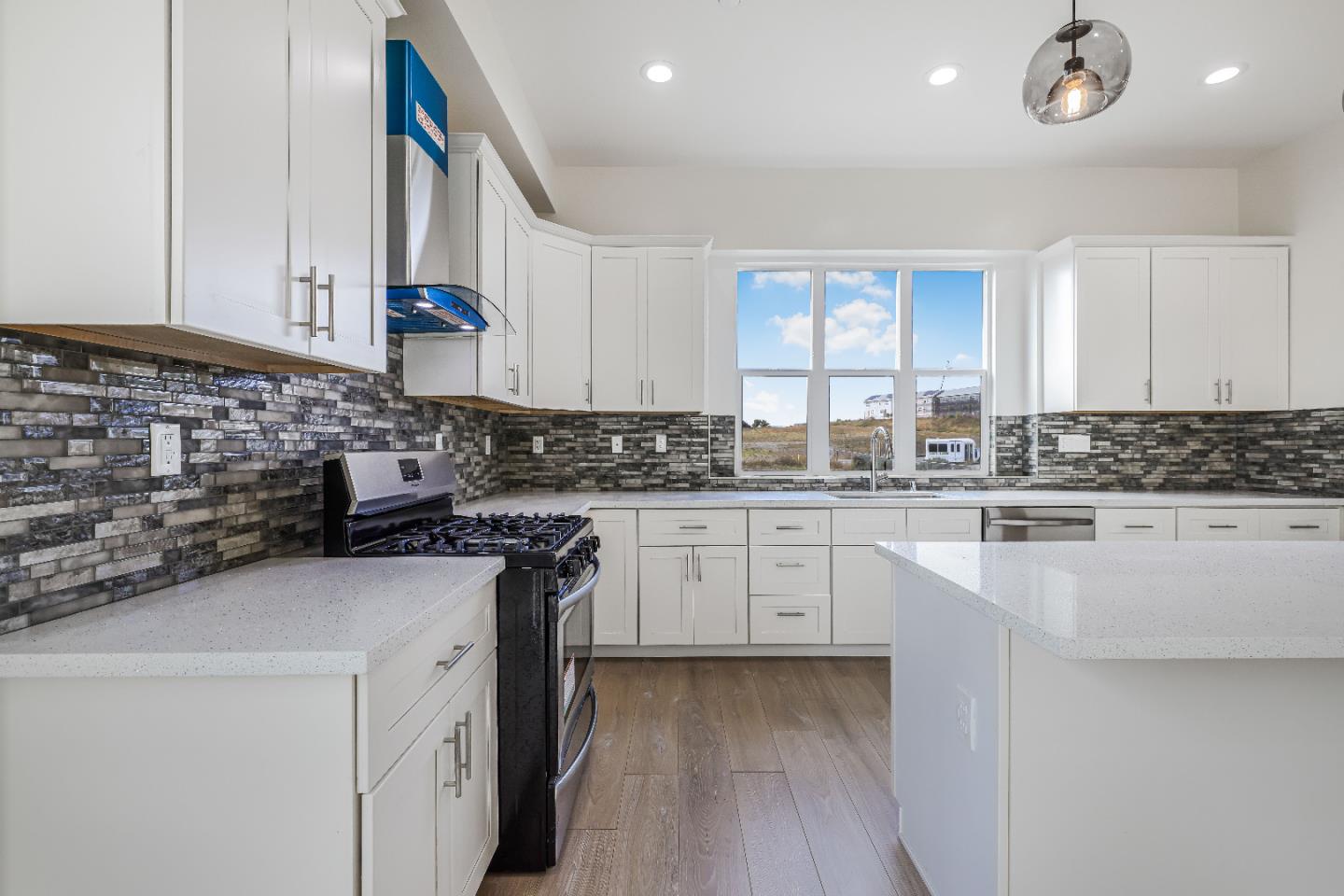 Detail Gallery Image 15 of 87 For 401 San Luis Ave, Watsonville,  CA 95076 - 3 Beds | 3/1 Baths