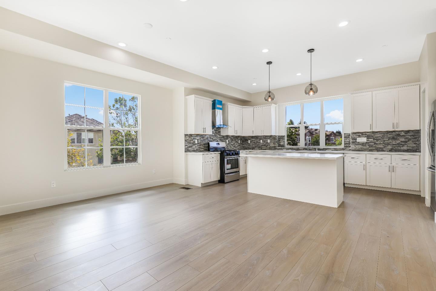 Detail Gallery Image 16 of 87 For 401 San Luis Ave, Watsonville,  CA 95076 - 3 Beds | 3/1 Baths