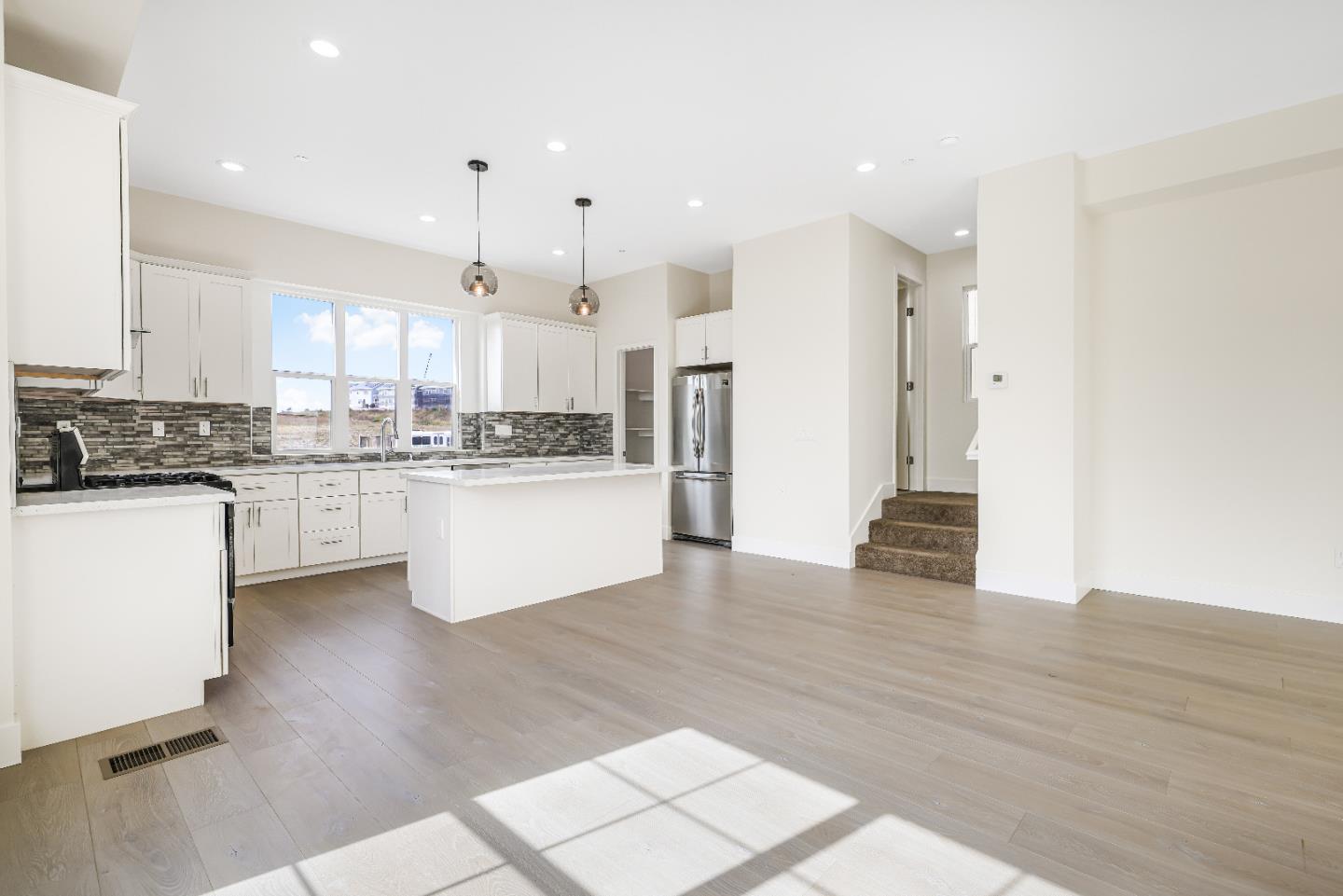 Detail Gallery Image 18 of 87 For 401 San Luis Ave, Watsonville,  CA 95076 - 3 Beds | 3/1 Baths