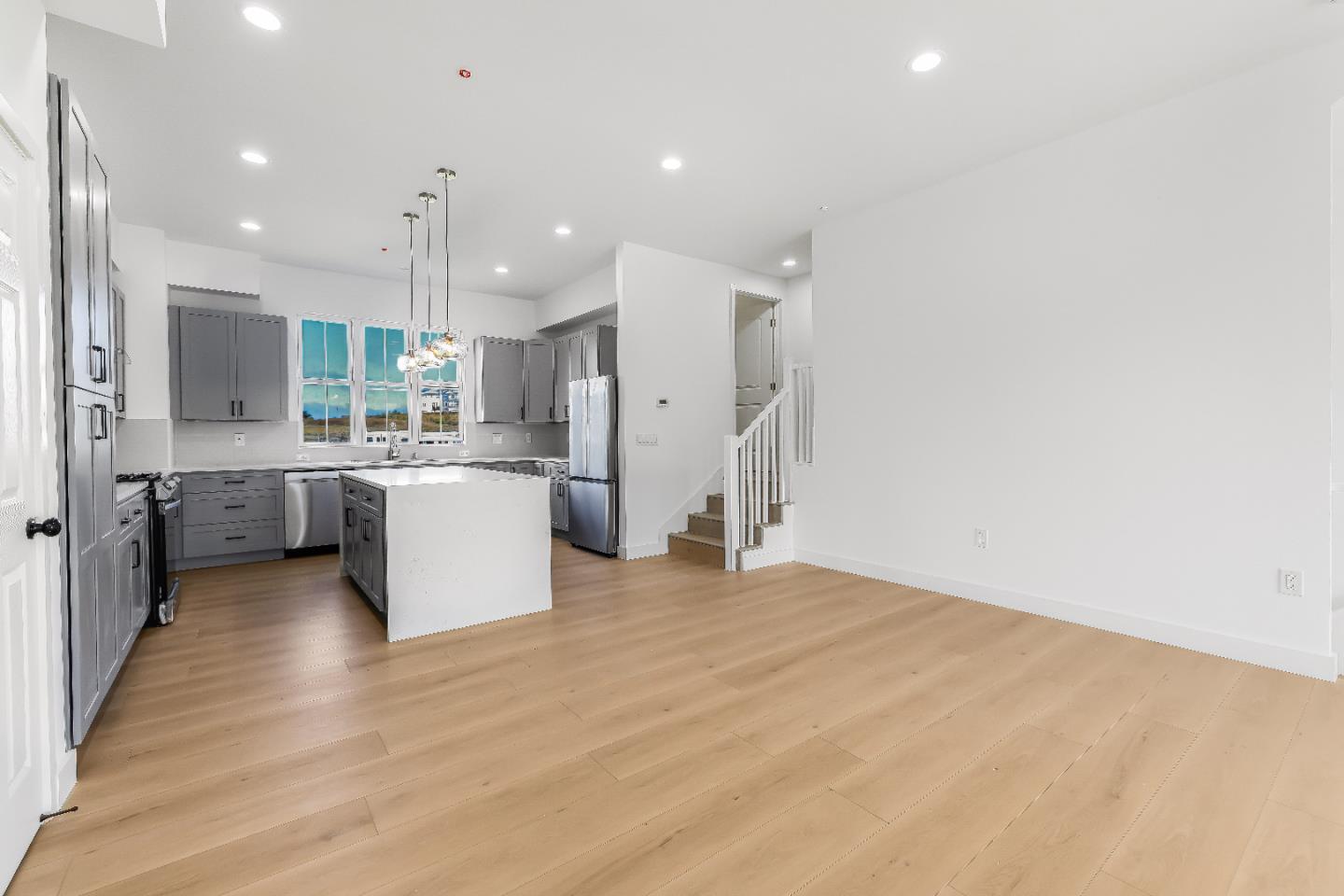 Detail Gallery Image 13 of 83 For 409 San Luis Ave, Watsonville,  CA 95076 - 3 Beds | 3/1 Baths