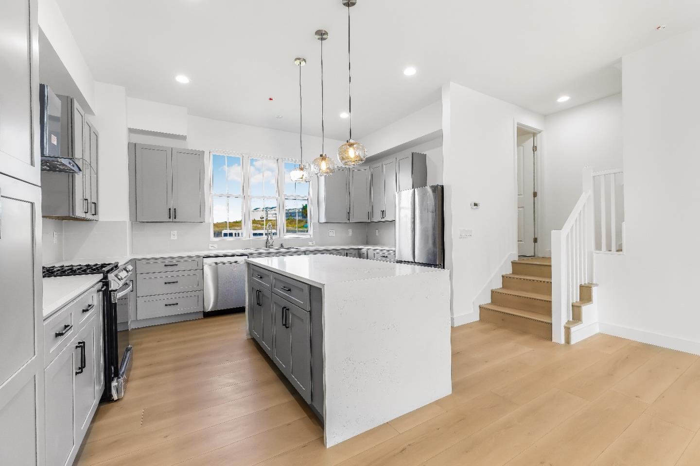 Detail Gallery Image 14 of 83 For 409 San Luis Ave, Watsonville,  CA 95076 - 3 Beds | 3/1 Baths
