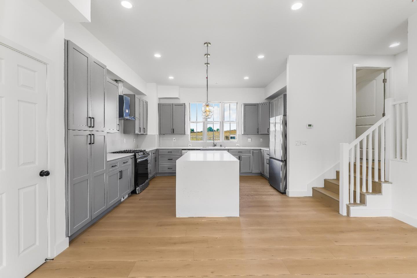Detail Gallery Image 16 of 83 For 409 San Luis Ave, Watsonville,  CA 95076 - 3 Beds | 3/1 Baths