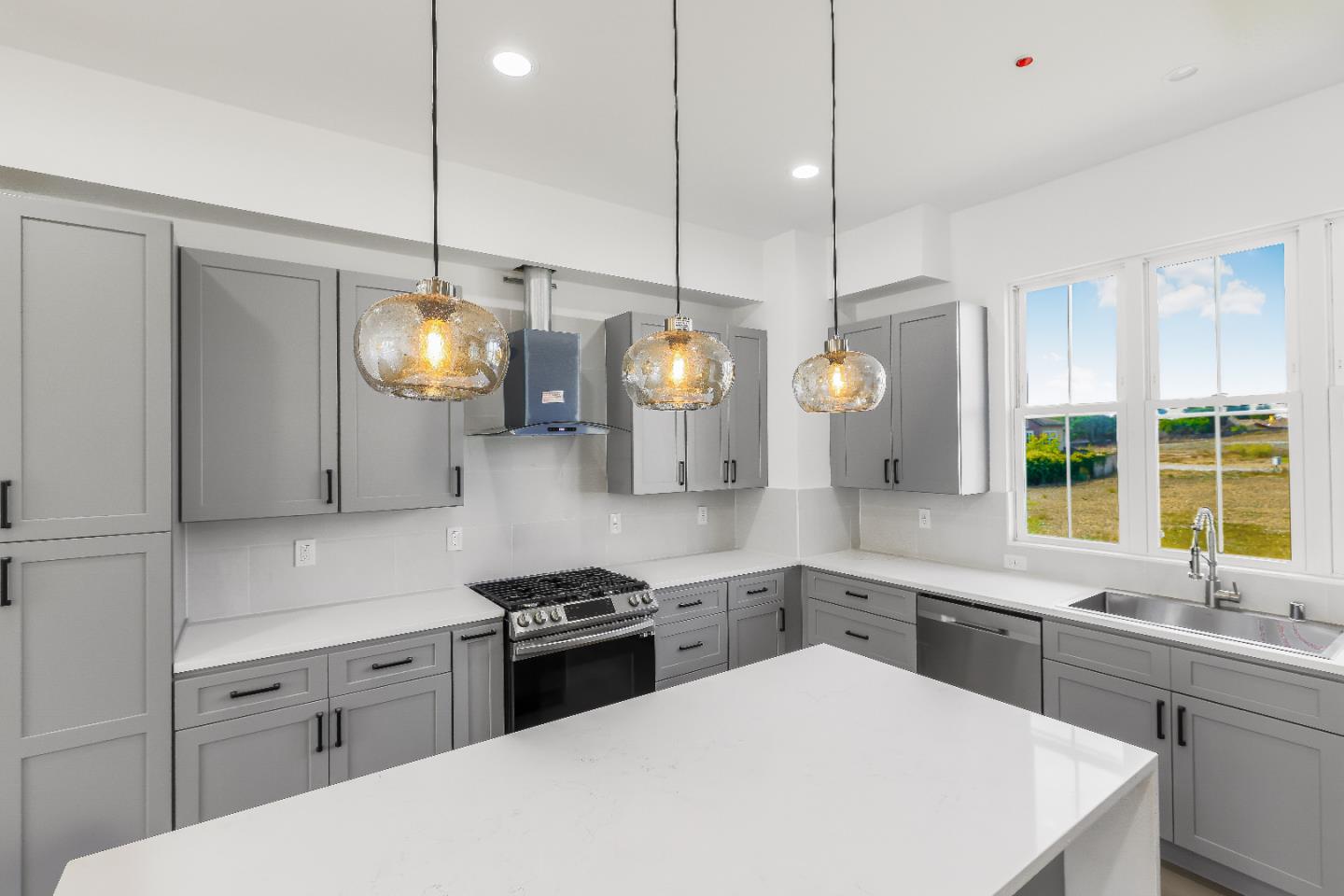 Detail Gallery Image 17 of 83 For 409 San Luis Ave, Watsonville,  CA 95076 - 3 Beds | 3/1 Baths